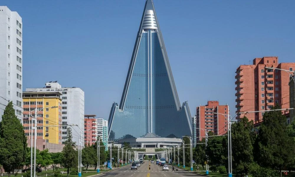 Βόρεια Κορέα: Το θεόρατο ξενοδοχείο σε σχήμα πυραύλου που κρύβει από τη Δύση